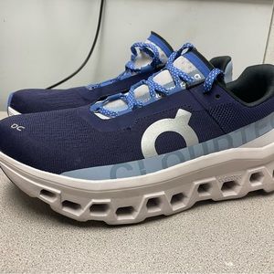 On cloud monsters women 9.5